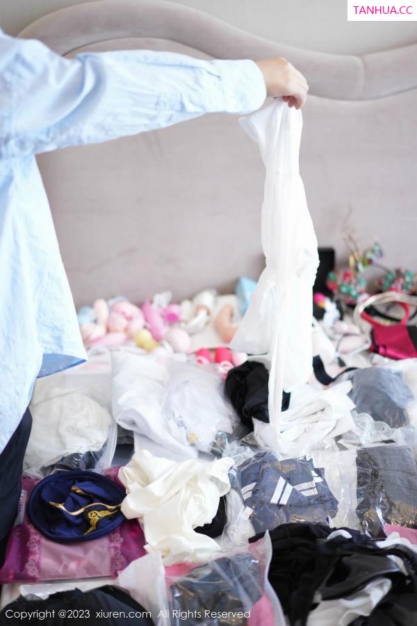 laura阿姣  [XiuRen]高清写真图 2023.06.15 No.6922 laura阿姣 美腿丝袜第13张图片
